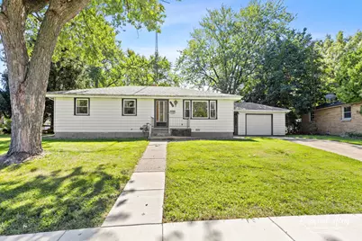 460 Park Avenue, Bradley, IL 60915 - Photo 1