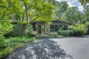 2635 Crestwood Ln, Riverwoods, IL 60015 - Photo 1