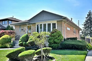 8512 N Oriole Ave, Niles, IL 60714 - Photo 1