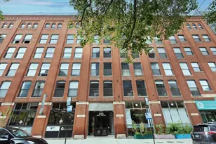 225 W Huron St, Chicago, IL 60654 - Photo 1