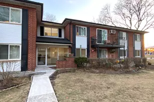 2403 E Brandenberry Ct, Arlington Heights, IL 60004 - Photo 1