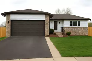 944 Richmond Ct, Elk Grove Village, IL 60007 - Photo 1