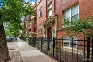 1015 W Ainslie St, Chicago, IL 60640 - Photo 1