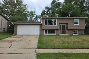 423 Walnut Dr, Streamwood, IL 60107 - Photo 1