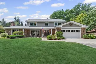 911 Paradise Ln, Libertyville, IL 60048 - Photo 1