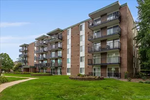 5S040 Pebblewood Ln, Naperville, IL 60563 - Photo 1