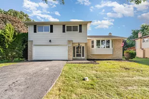 949 Rose Ln, Wheeling, IL 60090 - Photo 1