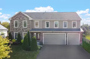 2060 Dorchester Ave, Algonquin, IL 60102 - Photo 1