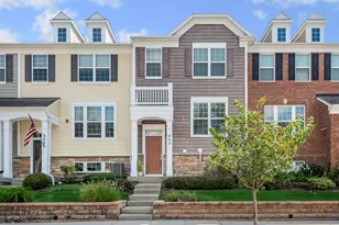 907 E Hamlin Ln, Arlington Heights, IL 60004 - Photo 1