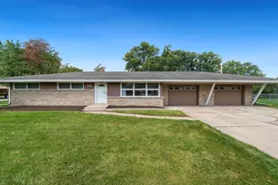 4604 Mohawk Rd, Rockford, IL 61107 - Photo 1