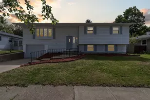 510 W 10th St, Belvidere, IL 61008 - Photo 1