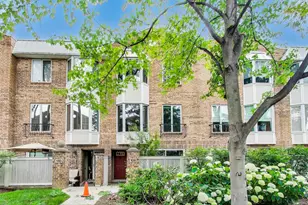 108 Bishop Quarter Ln, Oak Park, IL 60302 - Photo 1