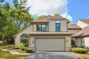 22 Ascot Cir, Schaumburg, IL 60194 - Photo 1