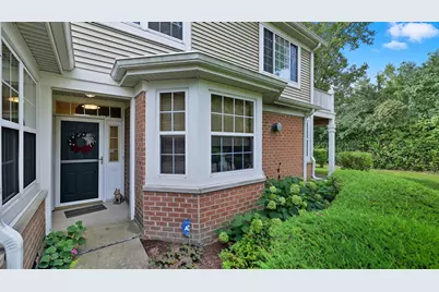 2550 Camberley Circle #5-810, Westchester, IL 60154 - Photo 1