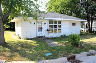 727 N Grant St, Clifton, IL 61727 - Photo 1