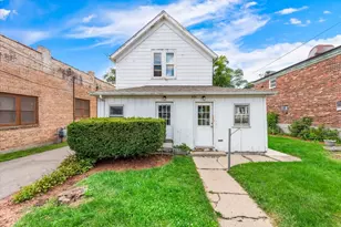 426 N Grove Ave, Elgin, IL 60120 - Photo 1