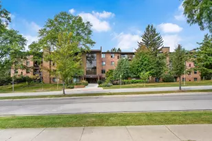 7510 Farmingdale Dr, Darien, IL 60561 - Photo 1