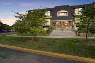 3856 S Parkway Dr, Northbrook, IL 60062 - Photo 1