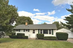 735 Maple St, Marengo, IL 60152 - Photo 1