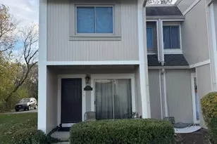 678 Quail Creek Dr, Grayslake, IL 60030 - Photo 1