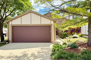 1118 Oakview Dr, Wheaton, IL 60187 - Photo 1