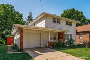 714 Oak Ave, Aurora, IL 60506 - Photo 1