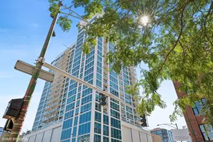 757 N Orleans St, Chicago, IL 60654 - Photo 1