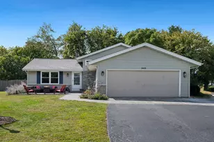 342 Tralee Dr, Rockford, IL 61107 - Photo 1