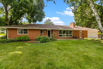 430 Laurel Avenue, Woodstock, IL 60098 - Photo 1