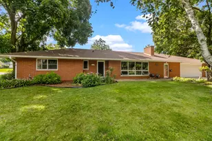430 Laurel Ave, Woodstock, IL 60098 - Photo 1