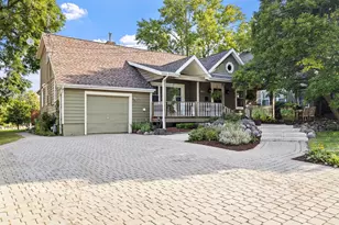 560 E 7th St, Lockport, IL 60441 - Photo 1