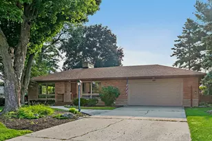 587 N Clifton Ave, Elgin, IL 60123 - Photo 1