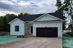 422 View St, Ottawa, IL 61350 - Photo 1