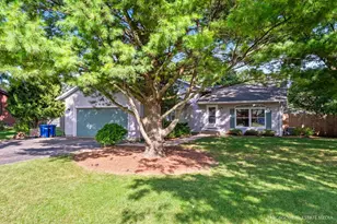 640 Coster Ct, Hinckley, IL 60520 - Photo 1