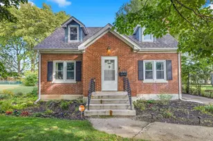 327 Lakelawn Blvd, Aurora, IL 60506 - Photo 1