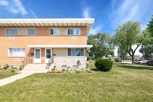 9664 Lois Dr, Des Plaines, IL 60016 - Photo 1