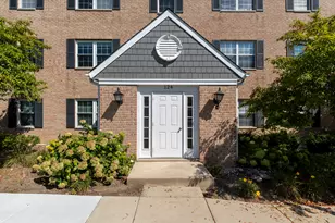 124 E Winchester Rd, Libertyville, IL 60048 - Photo 1