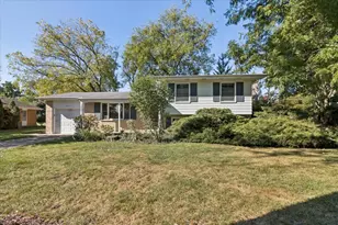 696 N Stephen Dr, Palatine, IL 60067 - Photo 1