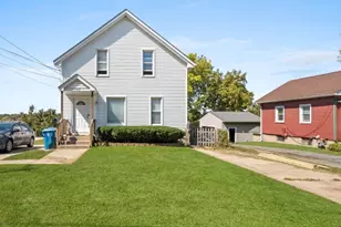 740 N Lincoln Ave, Aurora, IL 60505 - Photo 1