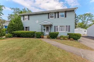 829 E Evergreen St, Wheaton, IL 60187 - Photo 1