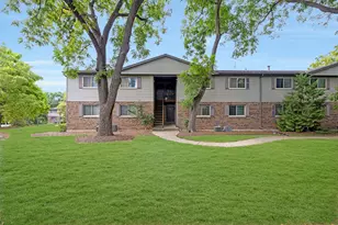 280 Woodridge Cir, South Elgin, IL 60177 - Photo 1