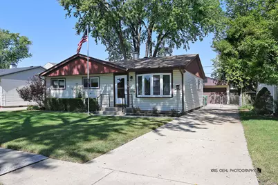 934 N Norman Lane, Wheeling, IL 60090 - Photo 1