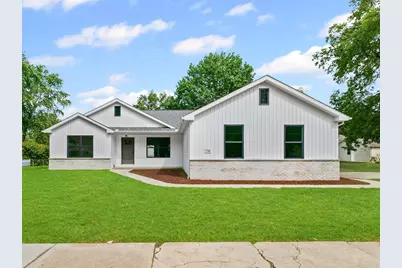 716 E Grant Street, Monticello, IL 61856 - Photo 1