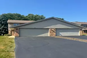 724 Tulip Ln, Rockford, IL 61107 - Photo 1