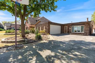 10016 Harnew Rd, Oak Lawn, IL 60453 - Photo 1