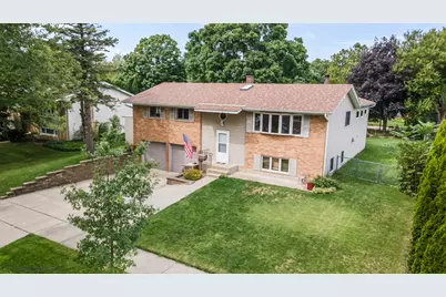 1018 E Kitson Drive, Palatine, IL 60074 - Photo 1