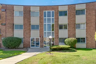 9716 S Karlov Ave, Oak Lawn, IL 60453 - Photo 1