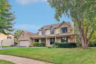 704 Greenbrier Ct, North Aurora, IL 60542 - Photo 1