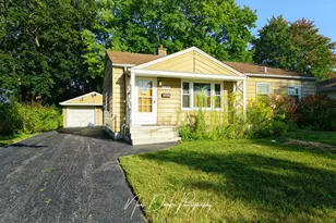 115 S Lincoln Ave, Mundelein, IL 60060 - Photo 1