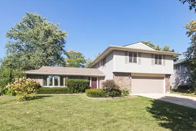 220 Kemah Lane, Schaumburg, IL 60193 - Photo 1